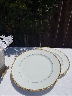 Tiffany & Co. / Limoges White Gold
Band Porcelain Dinner Plate with
Gold Trim(2)